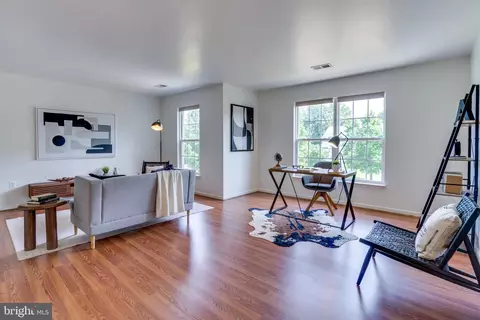 Living - 25869 Spring Farm Cir, Chantilly, VA 20152 photo 12 of 21