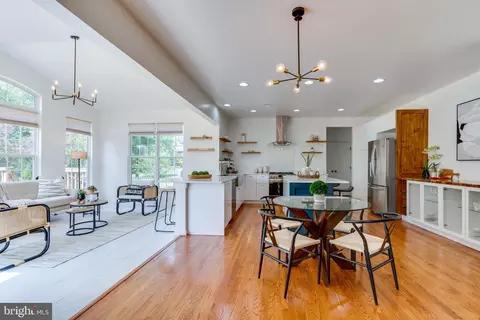 Dining - 25869 Spring Farm Cir, Chantilly, VA 20152 photo 6 of 6