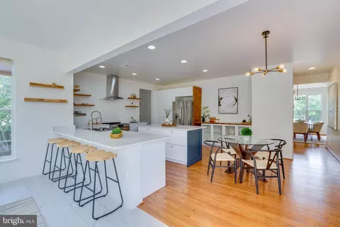 Kitchen - 25869 Spring Farm Cir, Chantilly, VA 20152 photo 5 of 5