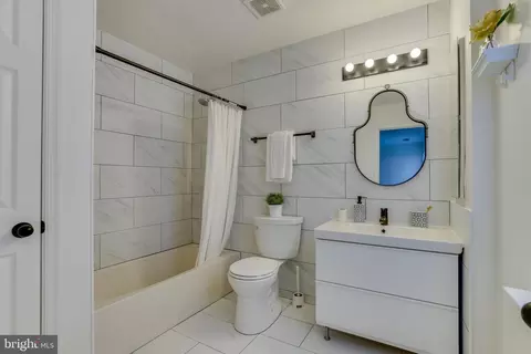 Bath - 25869 Spring Farm Cir, Chantilly, VA 20152 photo 4 of 6