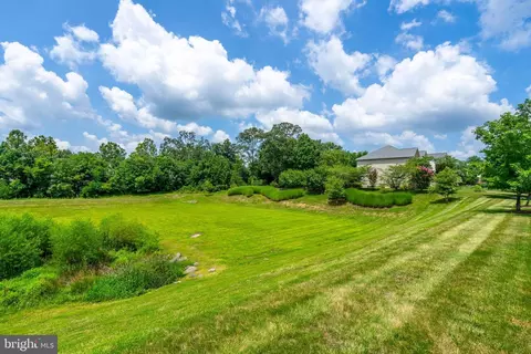 Exterior - 25869 Spring Farm Cir, Chantilly, VA 20152 photo 13 of 15