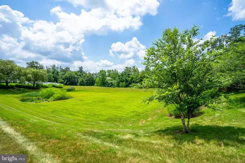 Exterior - 25869 Spring Farm Cir, Chantilly, VA 20152 photo 11 of 15