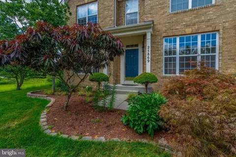 Exterior - 25869 Spring Farm Cir, Chantilly, VA 20152 photo 2 of 15
