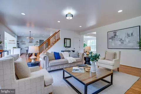 Living - 25869 Spring Farm Cir, Chantilly, VA 20152 photo 8 of 21