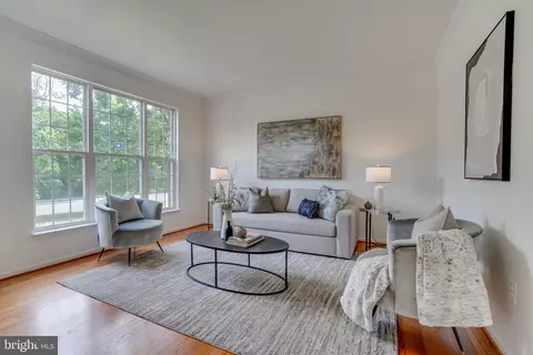 Living - 25869 Spring Farm Cir, Chantilly, VA 20152 photo 3 of 21