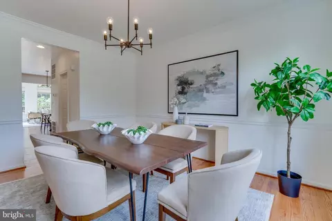 Dining - 25869 Spring Farm Cir, Chantilly, VA 20152 photo 4 of 6