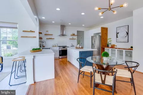 Kitchen - 25869 Spring Farm Cir, Chantilly, VA 20152 photo 4 of 5