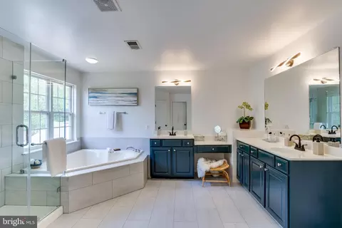 Bath - 25869 Spring Farm Cir, Chantilly, VA 20152 photo 2 of 6