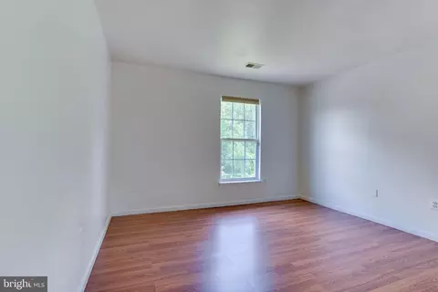 Bedroom - 25869 Spring Farm Cir, Chantilly, VA 20152 photo 7 of 8