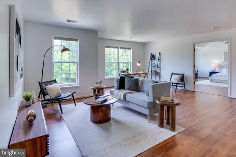 Living - 25869 Spring Farm Cir, Chantilly, VA 20152 photo 13 of 21
