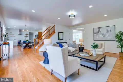 Living - 25869 Spring Farm Cir, Chantilly, VA 20152 photo 9 of 21