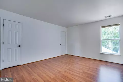 Bedroom - 25869 Spring Farm Cir, Chantilly, VA 20152 photo 4 of 8