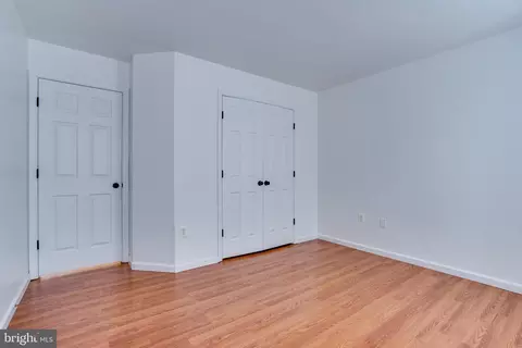 Bedroom - 25869 Spring Farm Cir, Chantilly, VA 20152 photo 6 of 8