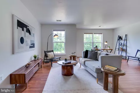 Living - 25869 Spring Farm Cir, Chantilly, VA 20152 photo 11 of 21
