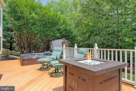 Exterior - 18752 Upper Meadow Dr, Leesburg, VA 20176 photo 8 of 21