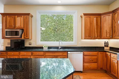 Kitchen - 18752 Upper Meadow Dr, Leesburg, VA 20176 photo 3 of 10