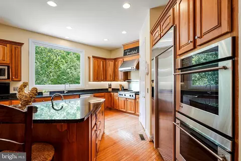 Kitchen - 18752 Upper Meadow Dr, Leesburg, VA 20176 photo 2 of 10
