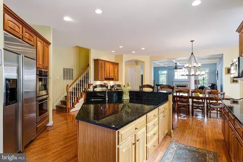 Kitchen - 18752 Upper Meadow Dr, Leesburg, VA 20176 photo 6 of 10