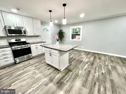Kitchen - 406 W Maple Ave, Sterling, VA 20164 photo 7 of 26