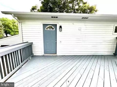 Exterior - 406 W Maple Ave, Sterling, VA 20164 photo 5 of 17