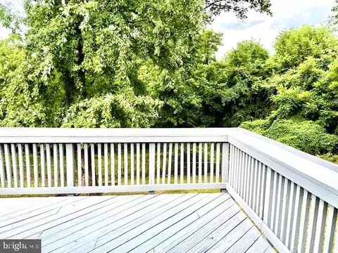 Exterior - 406 W Maple Ave, Sterling, VA 20164 photo 9 of 17