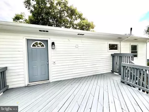 Exterior - 406 W Maple Ave, Sterling, VA 20164 photo 4 of 17