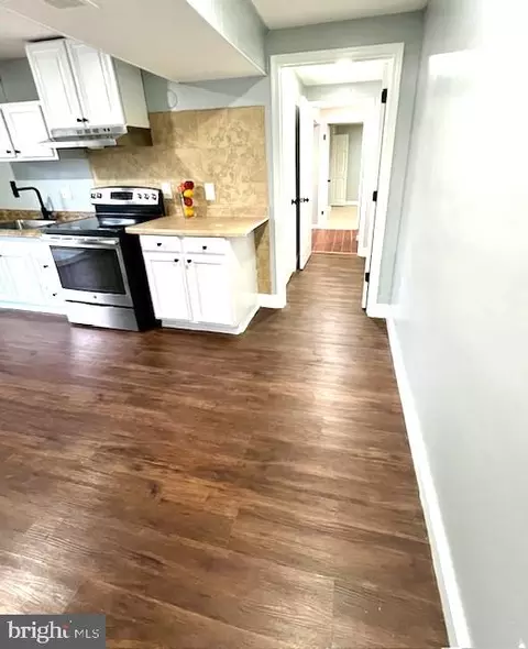 Entry Way - 406 W Maple Ave, Sterling, VA 20164 photo 6 of 10
