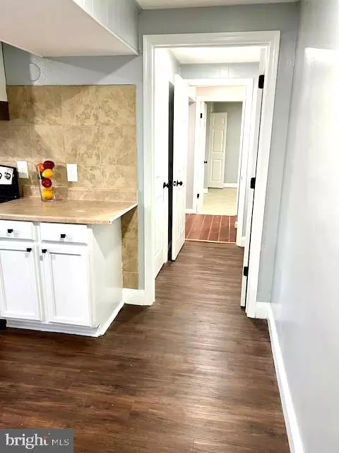 Entry Way - 406 W Maple Ave, Sterling, VA 20164 photo 7 of 10