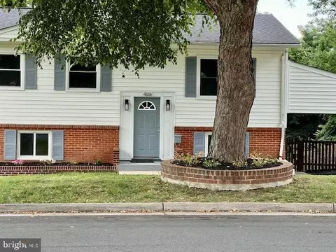 Exterior - 406 W Maple Ave, Sterling, VA 20164 photo 15 of 17