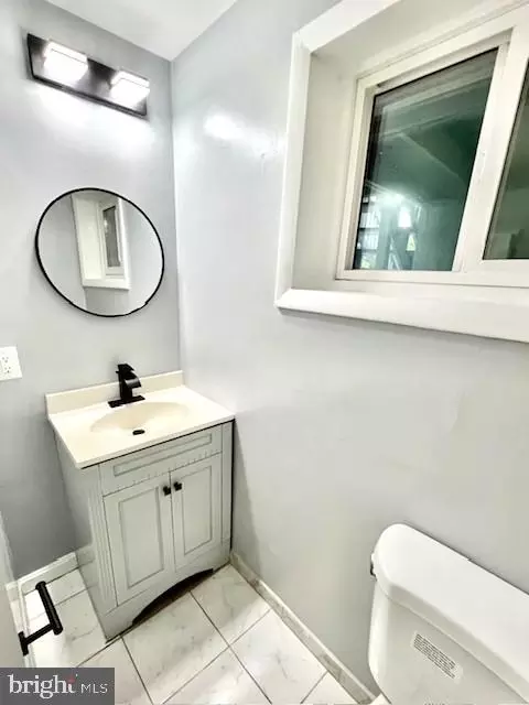 Bath - 406 W Maple Ave, Sterling, VA 20164 photo 15 of 16