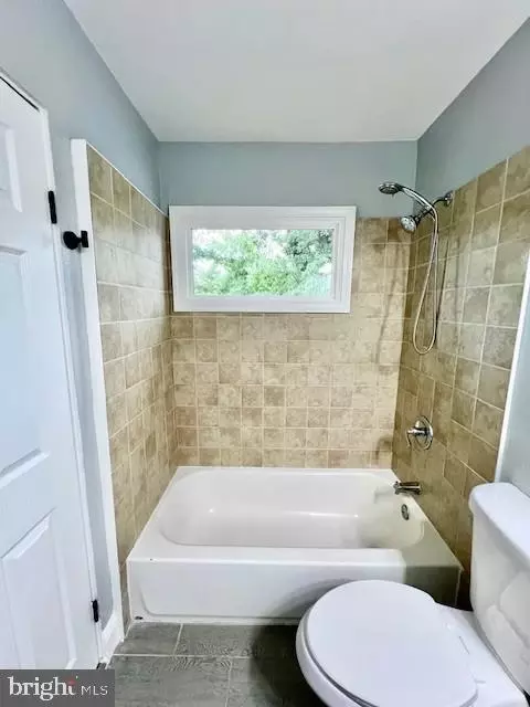 Bath - 406 W Maple Ave, Sterling, VA 20164 photo 5 of 16