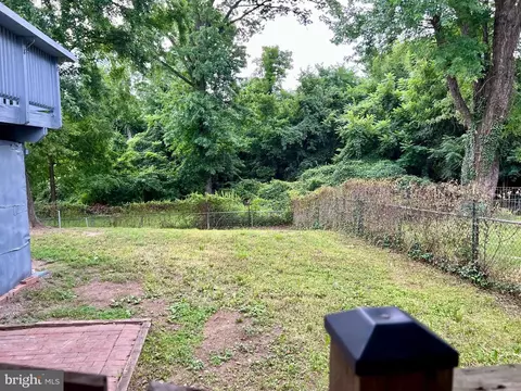Exterior - 406 W Maple Ave, Sterling, VA 20164 photo 14 of 17