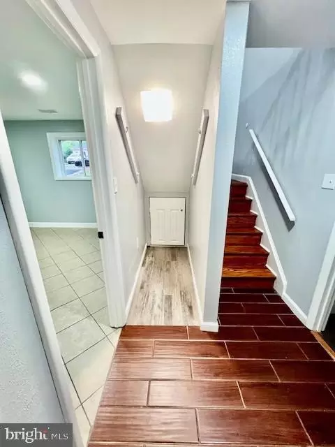 Entry Way - 406 W Maple Ave, Sterling, VA 20164 photo 4 of 10