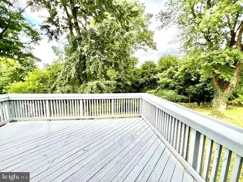 Exterior - 406 W Maple Ave, Sterling, VA 20164 photo 11 of 17