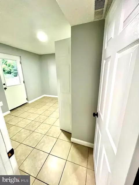 Entry Way - 406 W Maple Ave, Sterling, VA 20164 photo 8 of 10