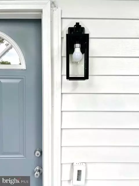 Exterior - 406 W Maple Ave, Sterling, VA 20164 photo 6 of 17