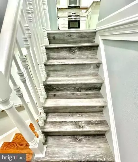 Entry Way - 406 W Maple Ave, Sterling, VA 20164 photo 10 of 10