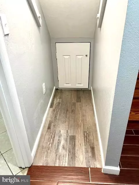 Entry Way - 406 W Maple Ave, Sterling, VA 20164 photo 5 of 10