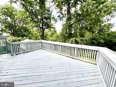 Exterior - 406 W Maple Ave, Sterling, VA 20164 photo 10 of 17