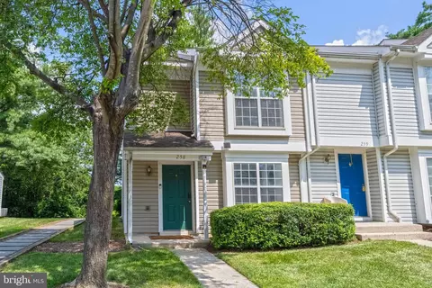 258 Coventry Sq, Sterling, VA 20164