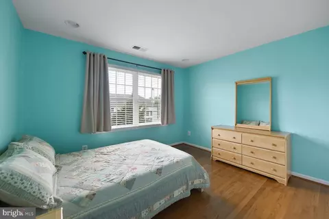 Bedroom - 25944 Donovan Dr, Chantilly, VA 20152 photo 2 of 3