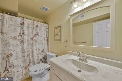 Bath - 25944 Donovan Dr, Chantilly, VA 20152 photo 4 of 4