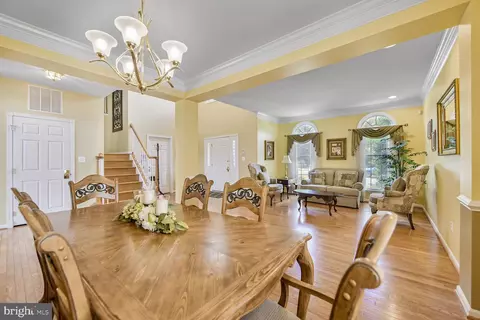 Dining - 25944 Donovan Dr, Chantilly, VA 20152 photo 2 of 2
