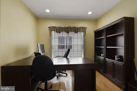 Other - 25944 Donovan Dr, Chantilly, VA 20152 photo 1 of 6