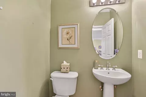 Bath - 25944 Donovan Dr, Chantilly, VA 20152 photo 1 of 4