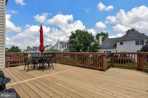 Exterior - 25944 Donovan Dr, Chantilly, VA 20152 photo 2 of 3