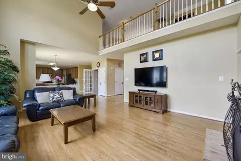Living - 25944 Donovan Dr, Chantilly, VA 20152 photo 2 of 2