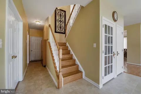 Entry Way - 25944 Donovan Dr, Chantilly, VA 20152 photo 2 of 3