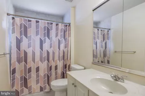 Bath - 25944 Donovan Dr, Chantilly, VA 20152 photo 3 of 4
