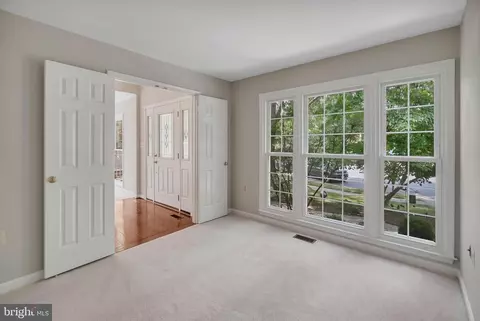 21308 Arrowhead Ct, Ashburn, VA 20147 photo 12